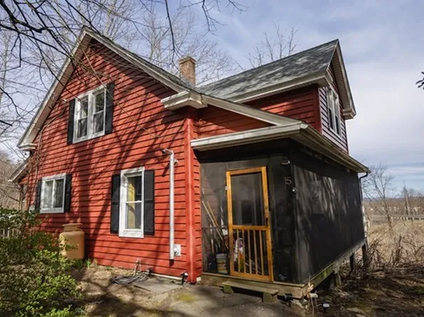 15 Underwood Ave, Easthampton, MA 01027