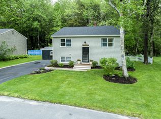 31 Forest Dr, Topsham, ME 04086