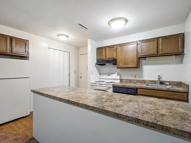 Greenwich Manor Apartments — Photo 49