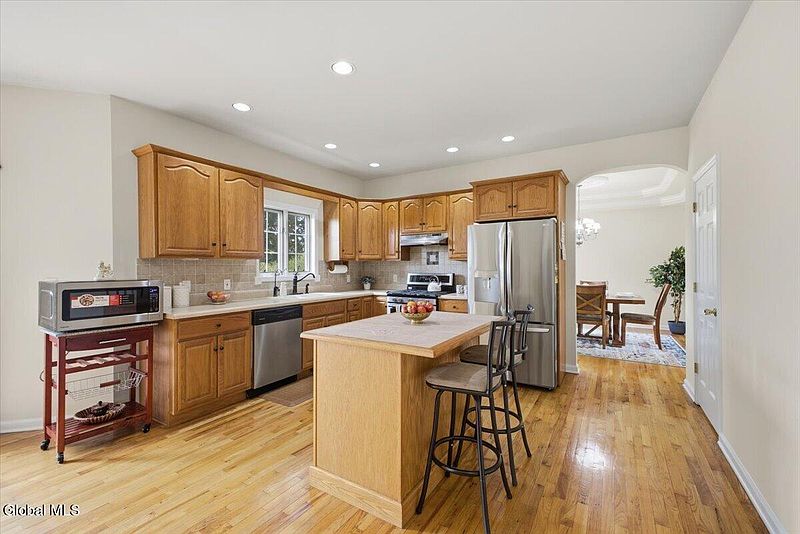 3rd image of 5 Edinburgh Drive
