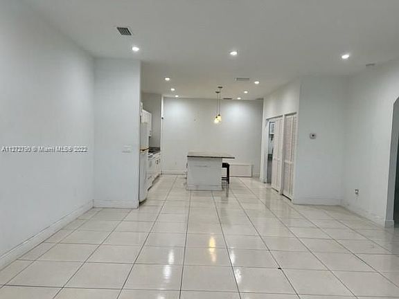 3rd image of 1533 W 26th Ct #2A