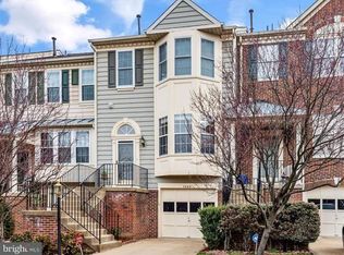 7068 Gatton Sq, Alexandria, VA 22315