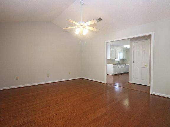 3rd image of 111 Thistle Ct