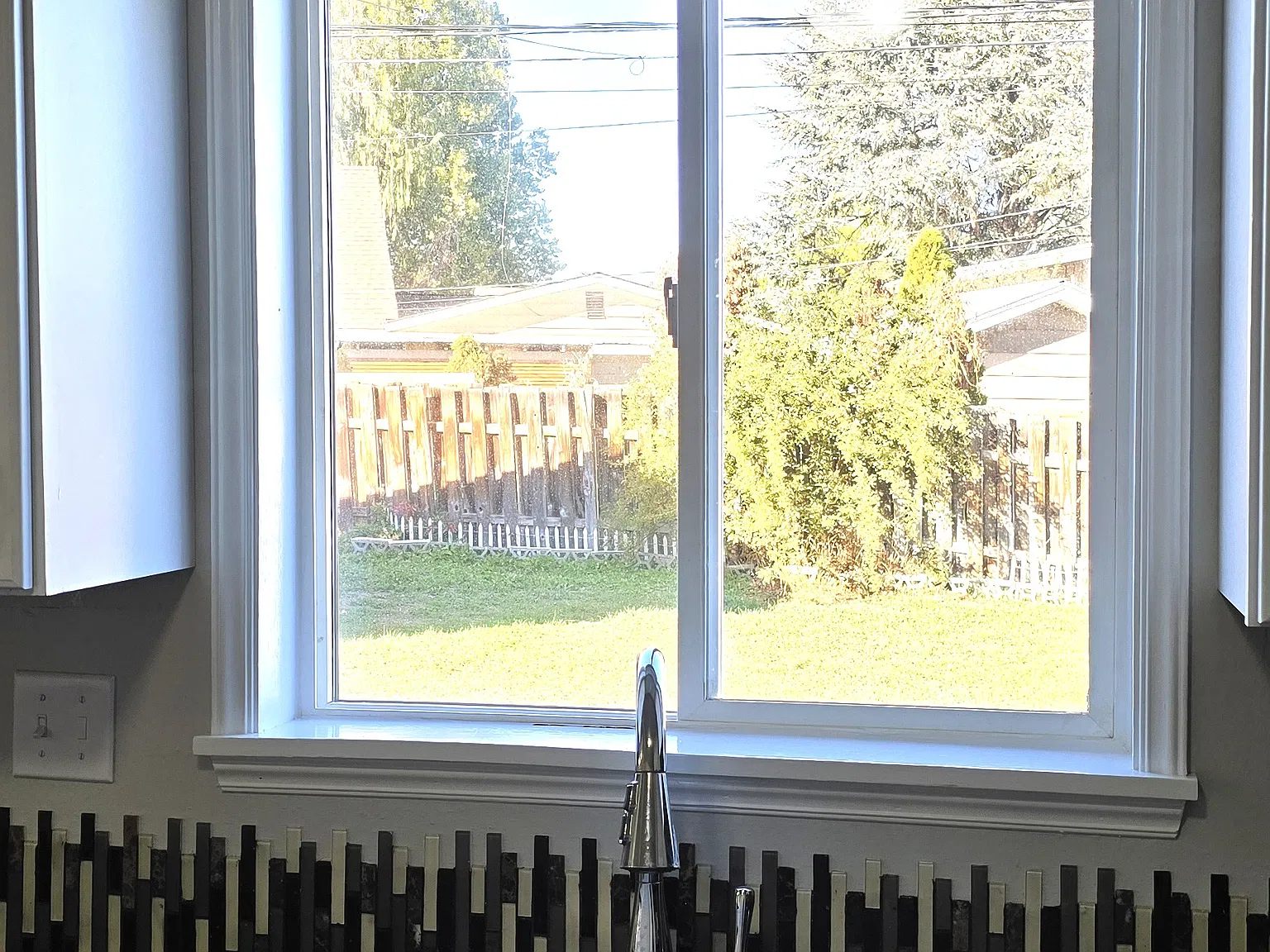 3 bed, 1.5 bath, 1422 sqft, $2,200 — Photo 3