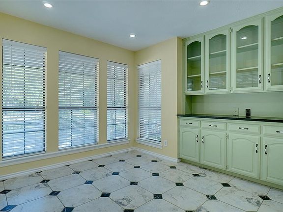 4th image of 1653 Royal Oaks Ct