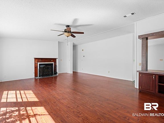 3rd image of 16066 Pecan View Dr