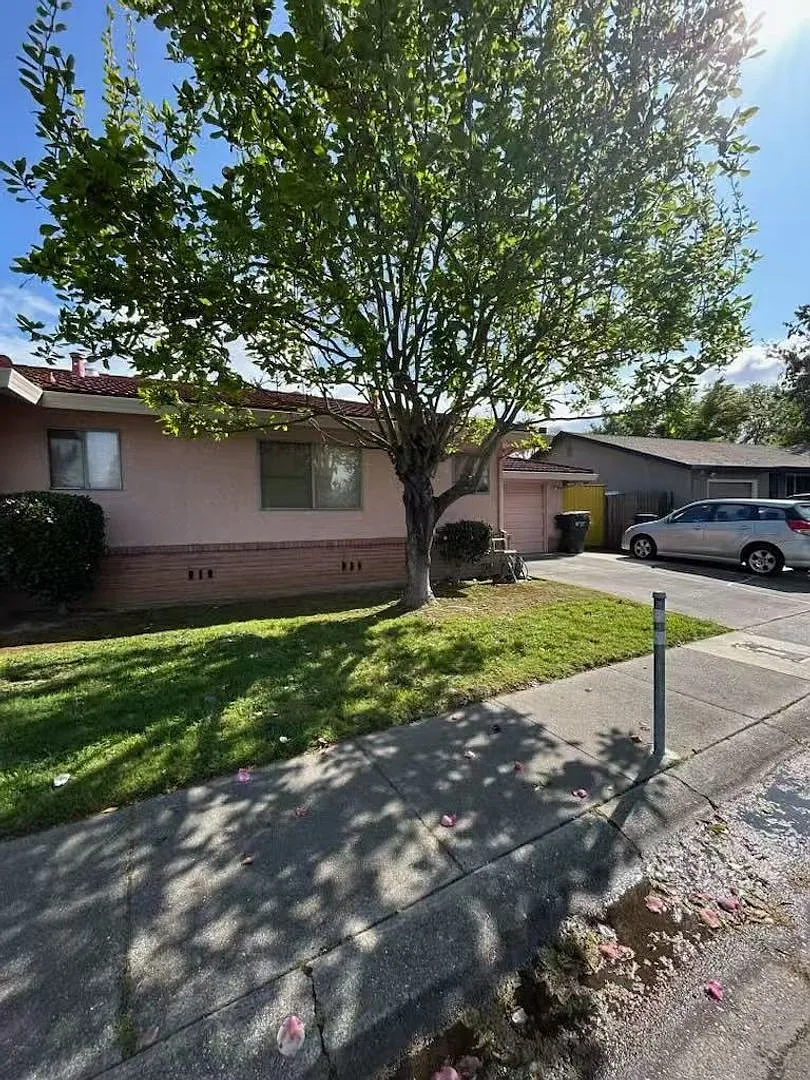 916 Bell Air Dr photo 1