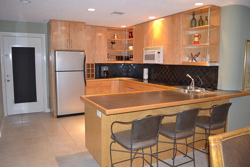1st image of 390 NE Edgewater Drive #1401