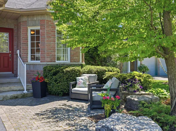 18 Thomas Dr, Collingwood, ON L9Y 0A6