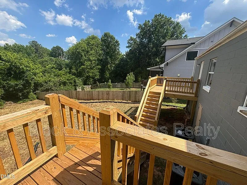 2 bed, 1.0 bath, $1,395 — Photo 2
