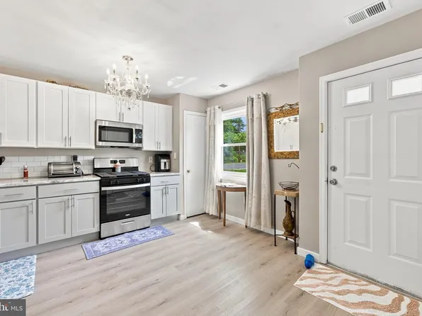 2 Vincent Ct, Little Egg Harbor, NJ 08087