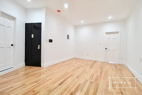 Rented by Grand & Co. | media 13