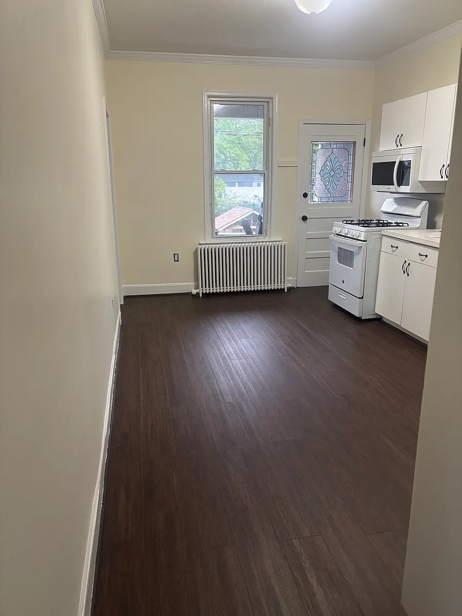 Building Photo - 479 Clove Rd #2