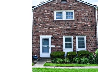 24510 Clareshire Dr #7-D, North Olmsted, OH 44070