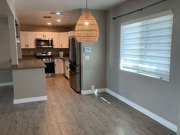 4th image of 2919 E Toledo Pl