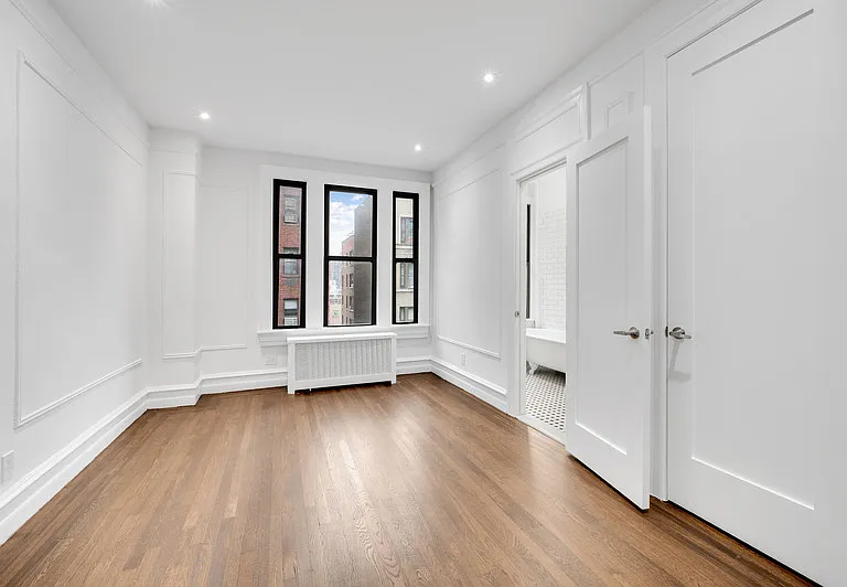 347 W 55th St #7F — Photo 4