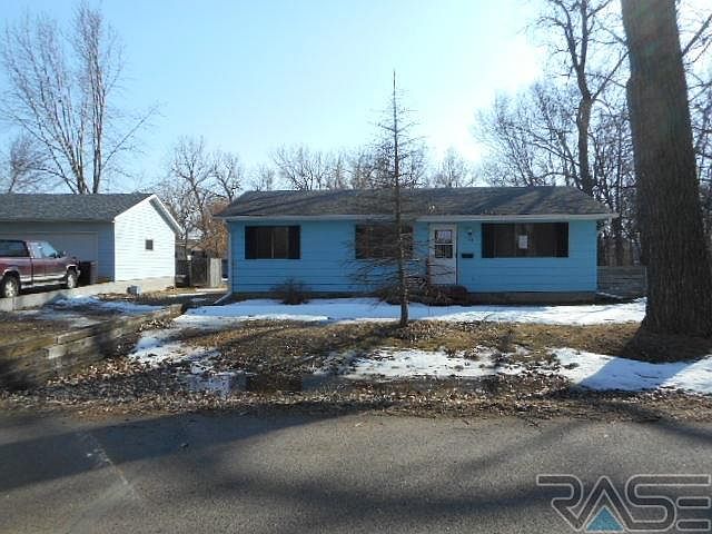 1st image of 105 Tamarack Ave