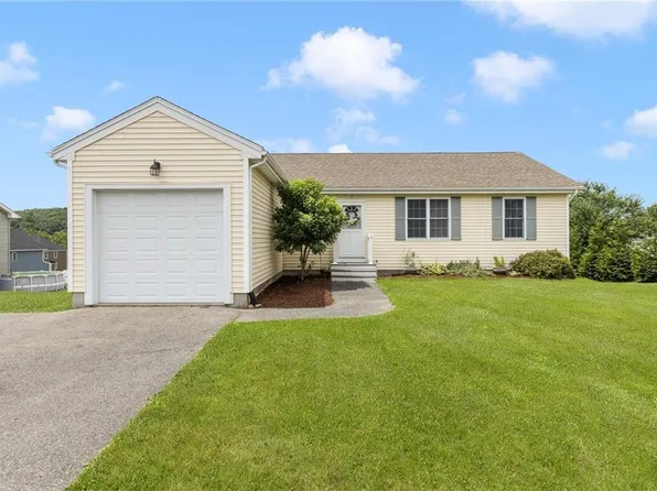 63 Danielle Dr, Woonsocket, RI 02895