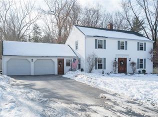 5 Dale Rd, Orchard Park, NY 14127