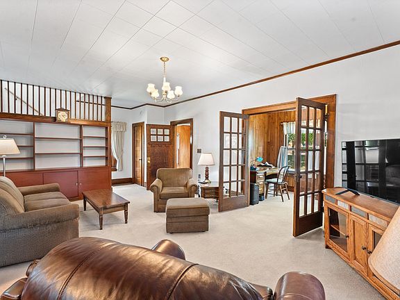 3rd image of 921 S Prairie Ave