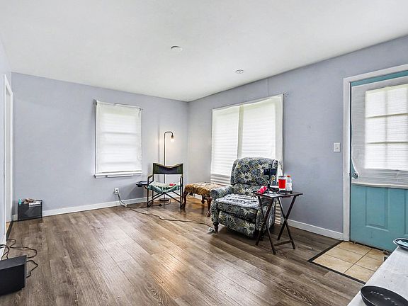 4th image of 239 Broadway Blvd