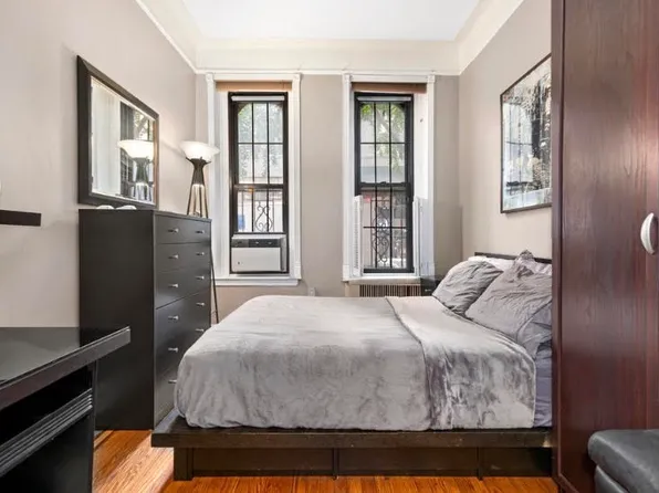 231 East 54th Street image 2 of 6