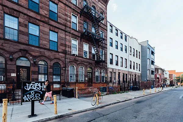 Rented by Nooklyn NYC LLC | media 39