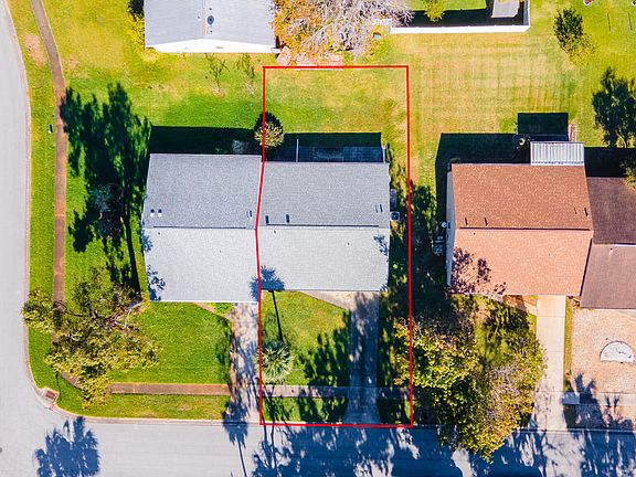 5th image of 1041 Oak Forest Cir
