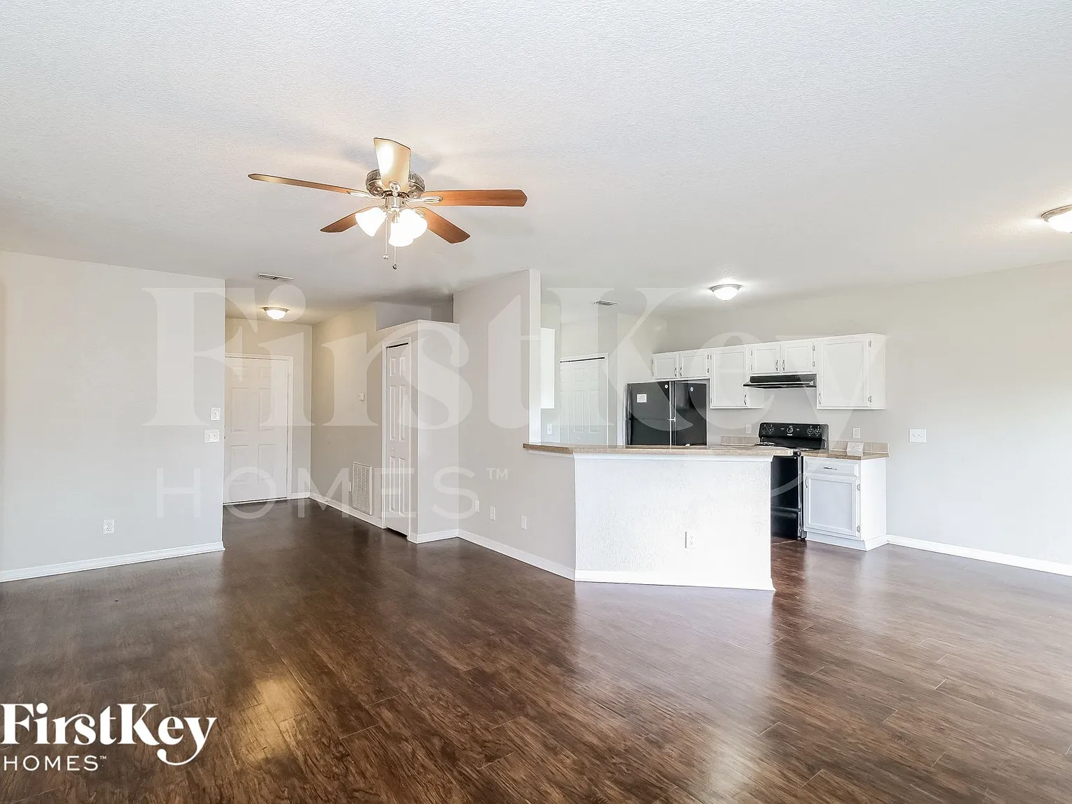 4 bed, 2.0 bath, 1400 sqft, $1,910 — Photo 2