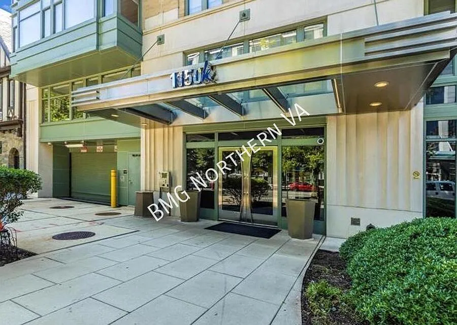 Modern 2 Bed 2 Bath Condo In A Great Location In Central/Downtown DC-Includes One Parking Space — Photo 2
