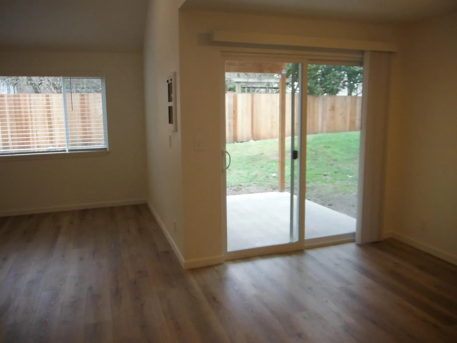 Rivers Edge Apts - 260-06 — Photo 2