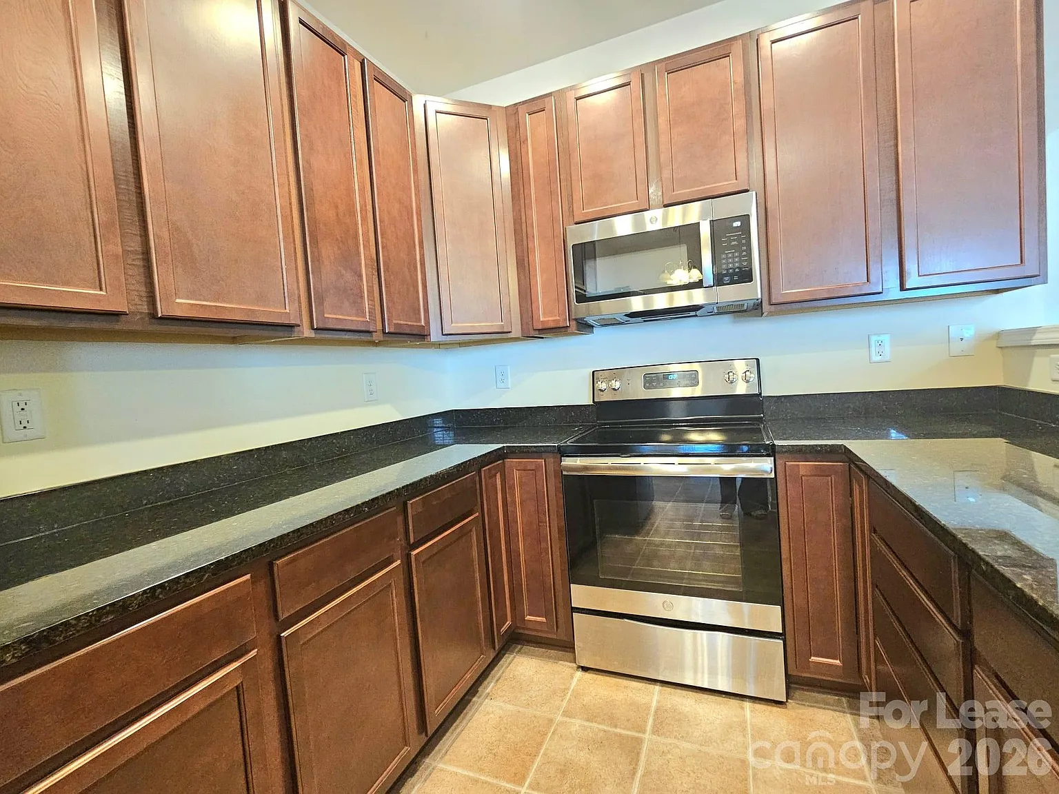 3 bed, 2.5 bath, 1590 sqft, $2,150 — Photo 4
