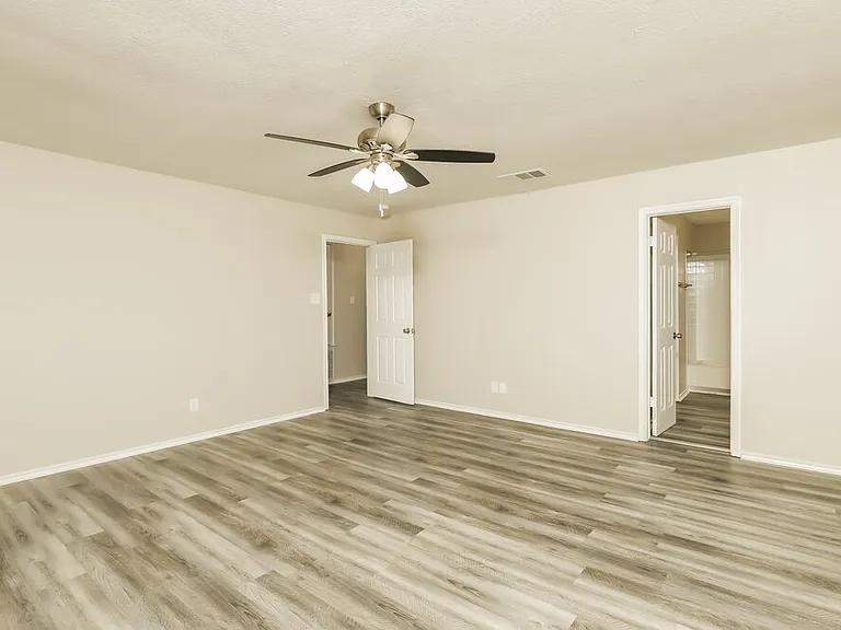 8151 Cheryl Meadow Dr — Photo 12