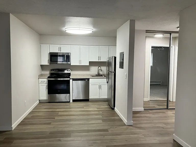 Woodridge Apartments — Photo 23