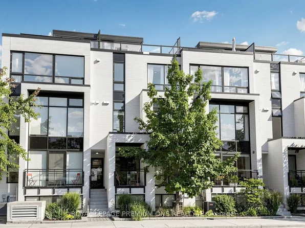 441 Jane St #203, Toronto, ON M6S 3Z9