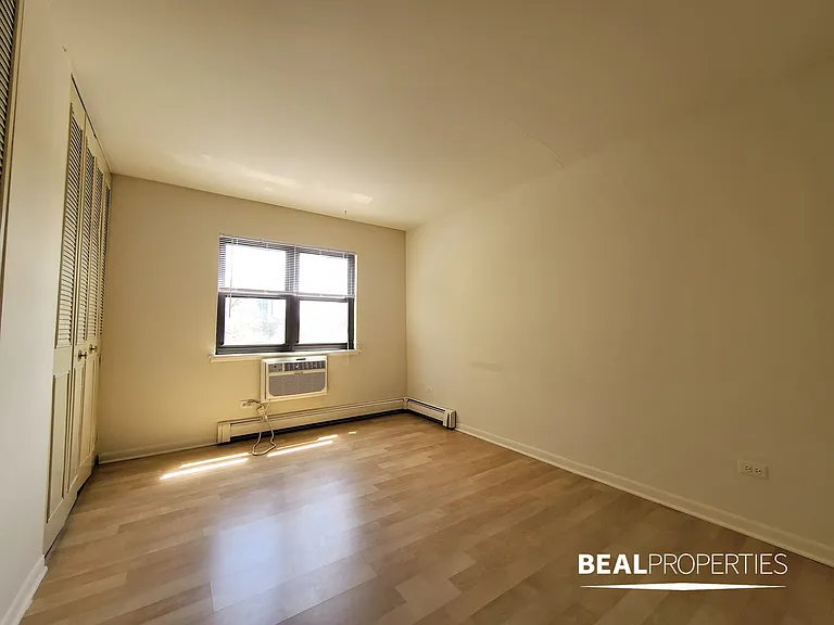 445 W Barry — Photo 110