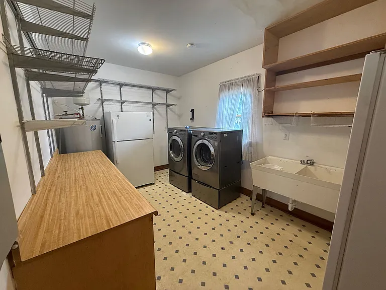 1856 Ion Ave #C — Photo 10