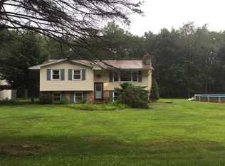 34 Plank Rd W, Clifton, PA 18424