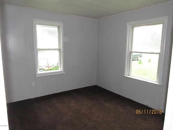 2nd image of 2410 Irving Dr