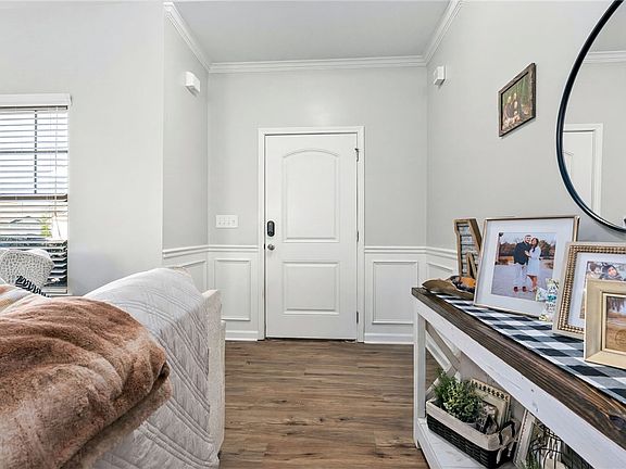 3rd image of 407 Meghan Ct