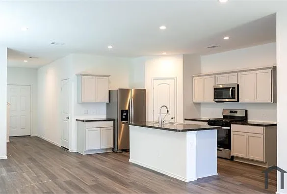 5226 Rothwell Heights Dr — Photo 3