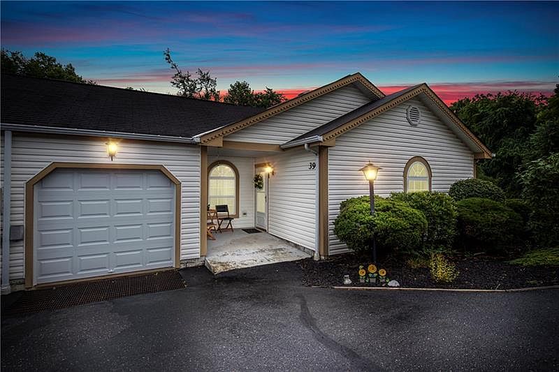 1st image of 39 Blueberry Ln