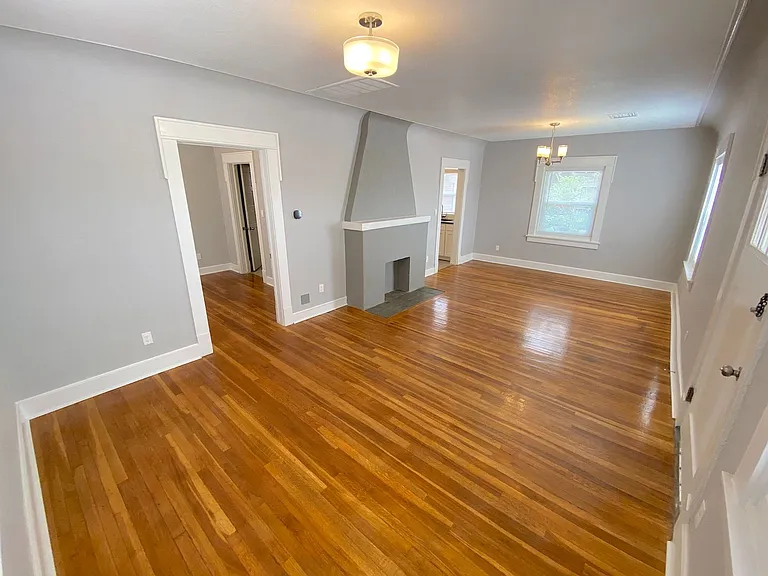 2723 Sacramento Ave — Photo 5