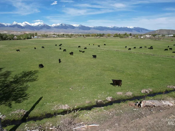 N Saint Charles St, Salmon, ID 83467