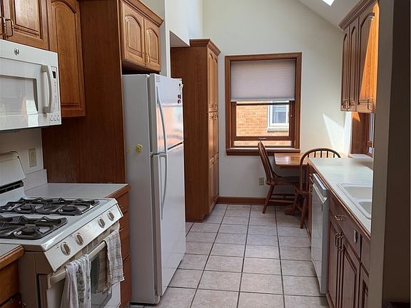 5th image of 26822 Russell Rd