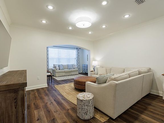 5th image of 3350 Country Club Rd #221