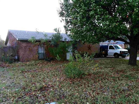 2nd image of 3704 Carriage Hill Dr