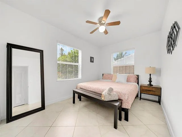 842 SW 11th Ct — Photo 4