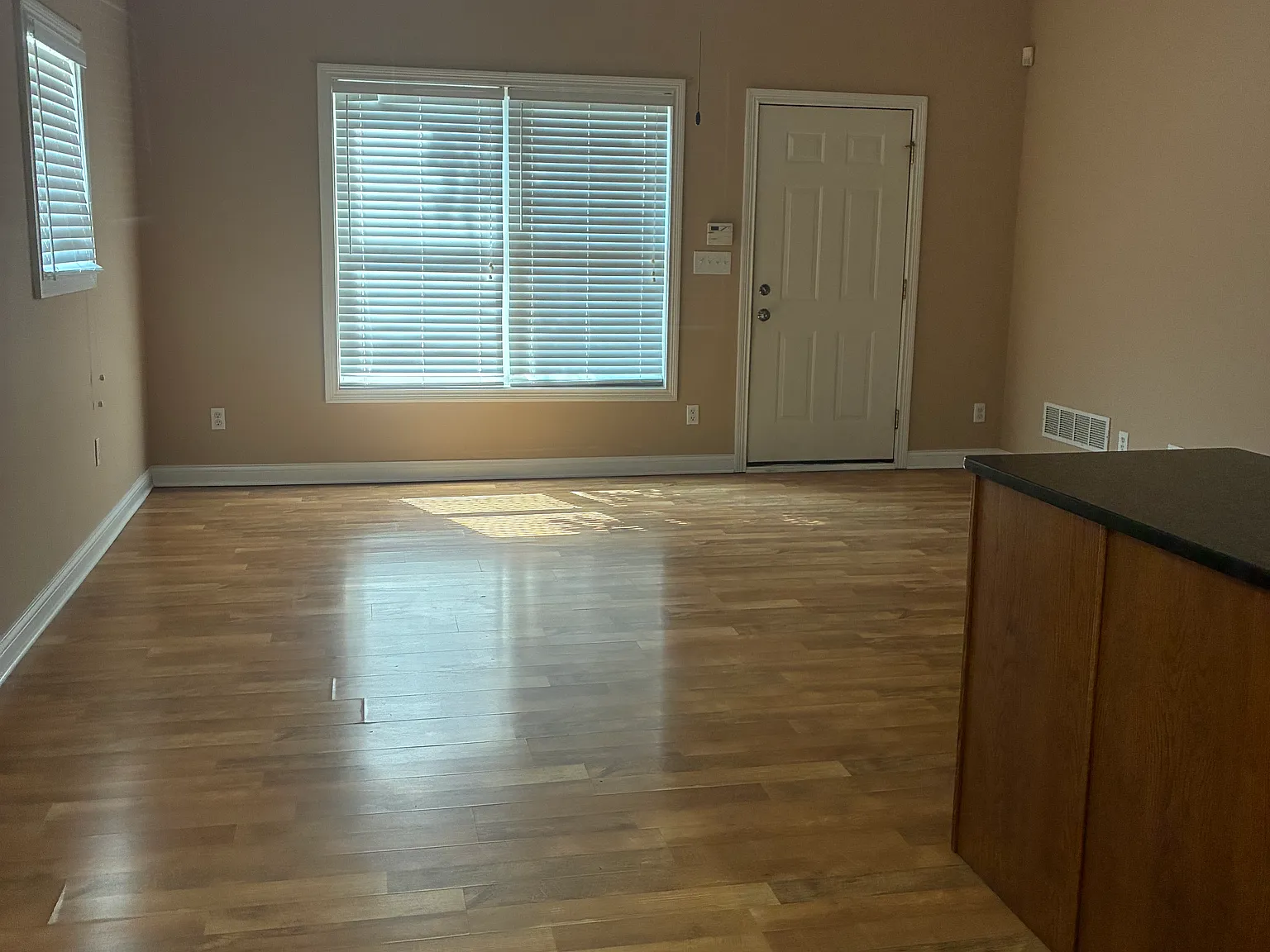 1 bed, 810 sqft, $1,400 — Photo 4
