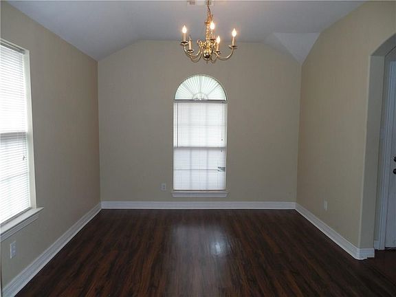 5th image of 4725 Brighton Dr